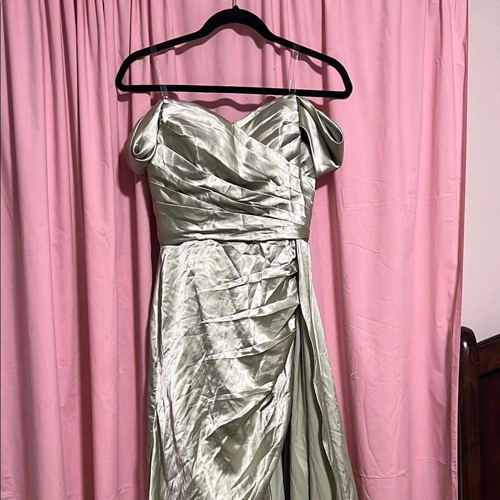 David's Bridal Green Sleeveless Gown for Weddings